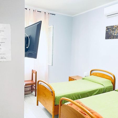 Affitta Camere Mattia Mottola Фиумичино Екстериор снимка